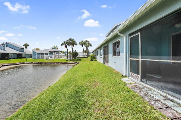 Exterior, Lake