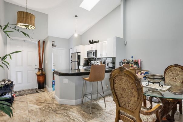 Dining room, Interior, Kitchen, Pendant Lights, Stainless Steel Appliances