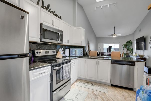 Dining room, Interior, Kitchen, Stainless Steel Appliances
