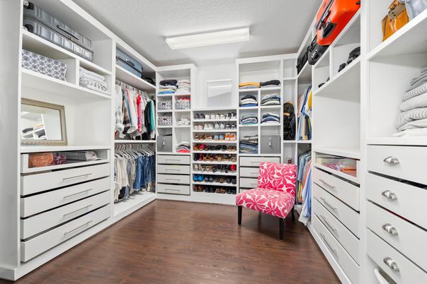 Interior, Walk-in Closets, Wood Texture Flooring