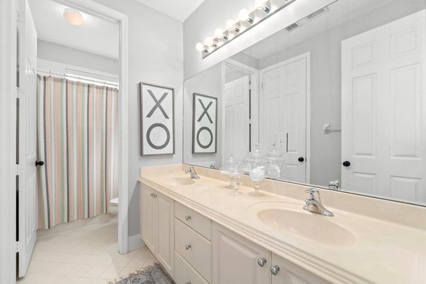 Bathroom, Dual Sink Vanities, Interior
