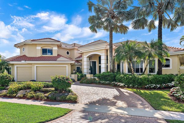Attached, Exterior, Facade, Mediterranean