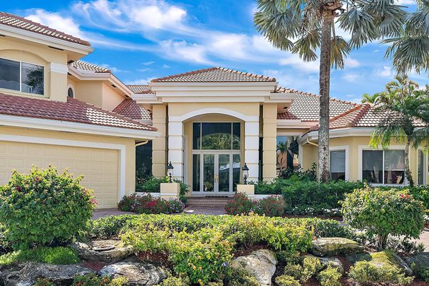 Attached, Exterior, Facade, Mediterranean
