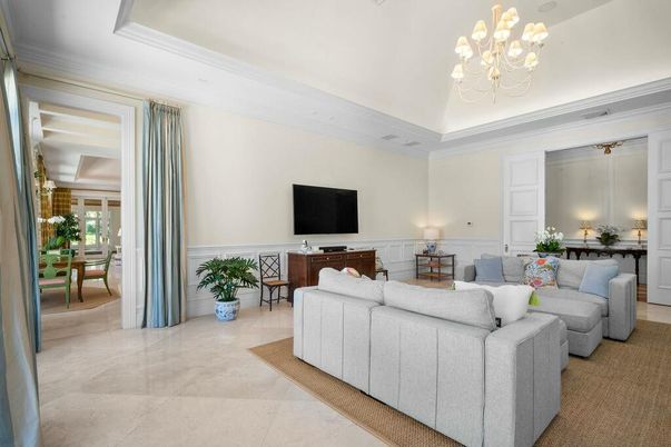 Chandelier, Interior, Living room