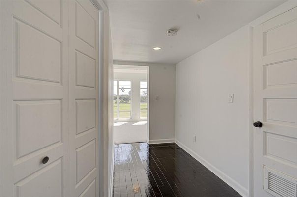 Empty room, Interior, Recessed Lighting, Wood Texture Flooring