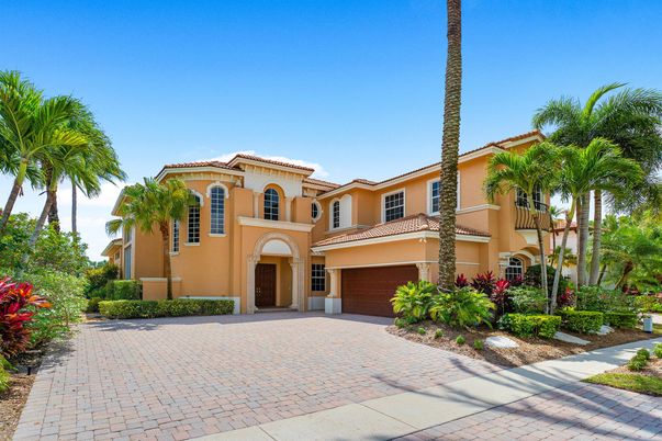 Attached, Exterior, Facade, Mediterranean