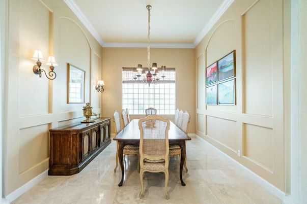 Chandelier, Dining room, Interior, Pendant Lights