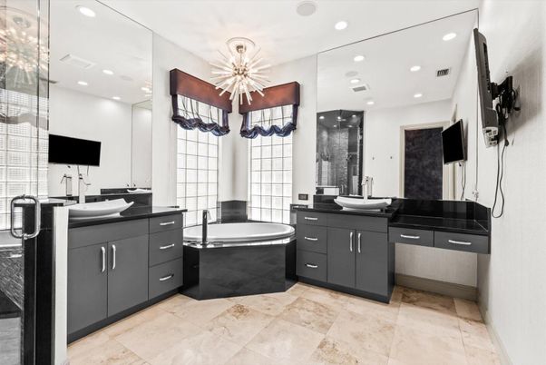 Bathroom, Dual Sink Vanities, Interior, Recessed Lighting