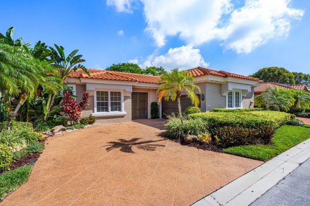 Attached, Exterior, Facade, Spanish Mediterranean