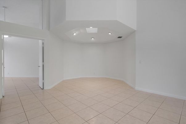 Empty room, Interior, Recessed Lighting