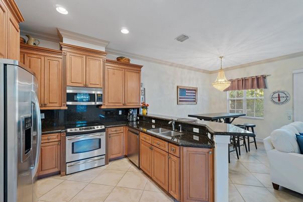 Chandelier, Dining room, Interior, Kitchen, Recessed Lighting, Stainless Steel Appliances