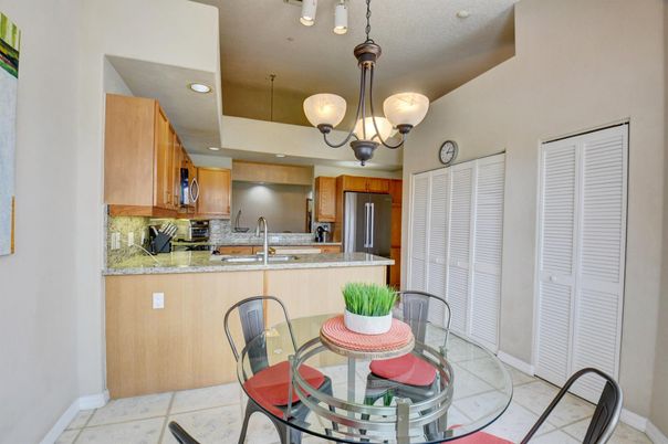 Dining room, Interior, Kitchen, Pendant Lights, Recessed Lighting, Stainless Steel Appliances