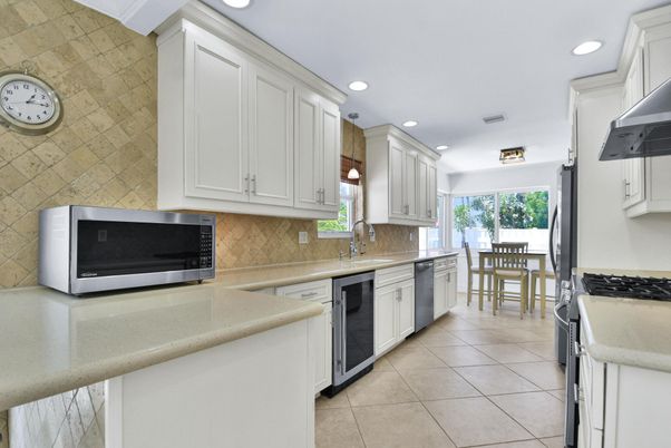 Dining room, Interior, Kitchen, Recessed Lighting, Stainless Steel Appliances