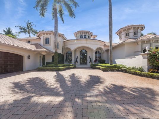 Attached, Exterior, Facade, Mediterranean