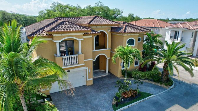 Attached, Exterior, Facade, Mediterranean