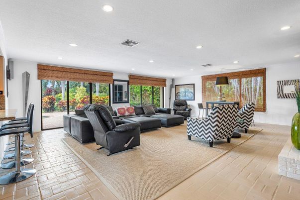 Interior, Living room, Pendant Lights, Recessed Lighting
