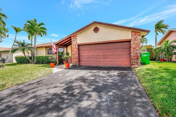 Backyard, Detached Garage, Exterior