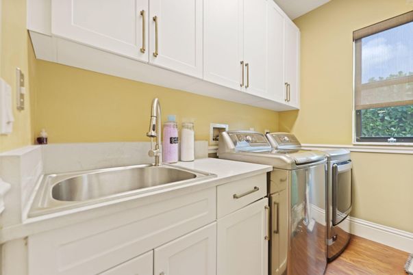 Interior, Washer, Wood Texture Flooring