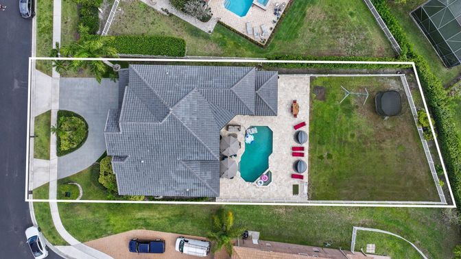 Exterior, Drone