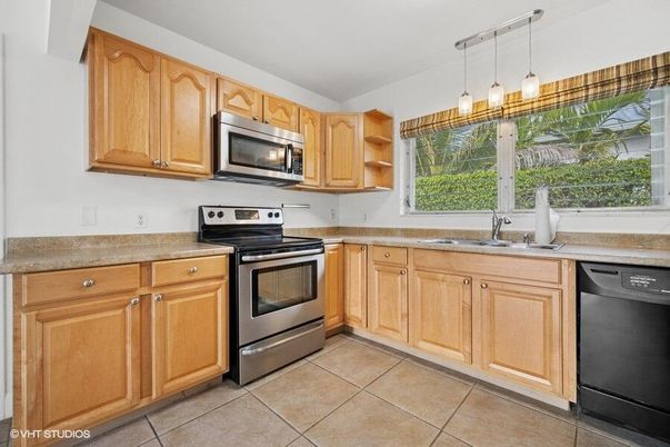 Interior, Kitchen, Pendant Lights, Stainless Steel Appliances