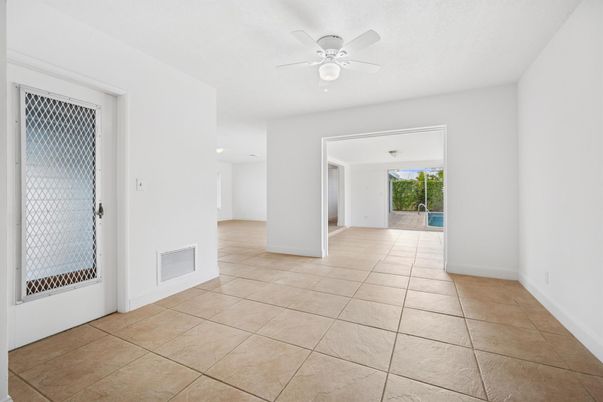 Empty room, Interior, Recessed Lighting