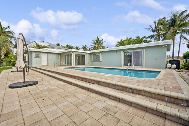 Exterior, Pool