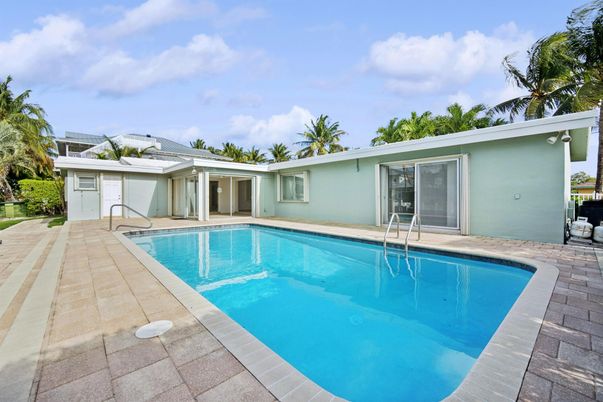 Exterior, Pool