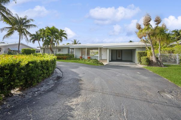 Backyard, Exterior, Facade, Ranch