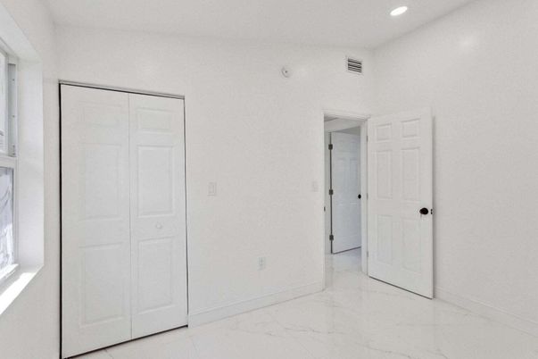 Empty room, Interior, Marble, Recessed Lighting