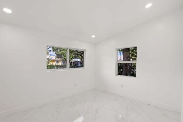 Empty room, Interior, Marble, Recessed Lighting
