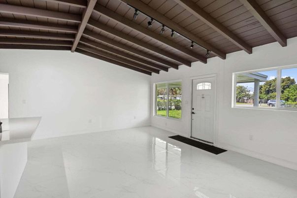 Empty room, Interior, Marble, Wooden Beams, Wooden Ceilings