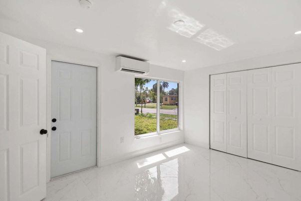Empty room, Interior, Marble, Recessed Lighting