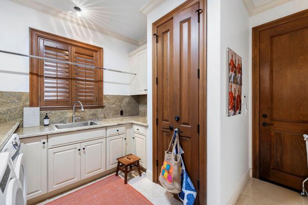 Interior, Kitchen, Recessed Lighting, Washer