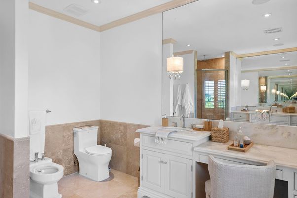 Bathroom, Dual Sink Vanities, Interior, Recessed Lighting