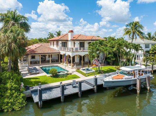 Exterior, Lake, Pool