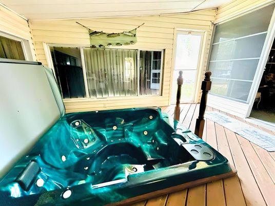 Exterior, Hot Tub