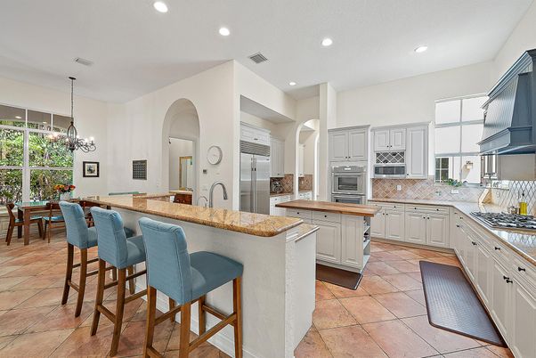 Chandelier, Dining room, Interior, Kitchen, Recessed Lighting, Stainless Steel Appliances