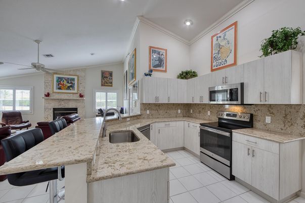 Fireplace, Interior, Kitchen, Recessed Lighting