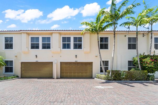 Attached, Exterior, Facade, Spanish Mediterranean