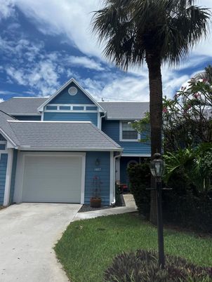 Attached, Exterior, Facade, Ranch