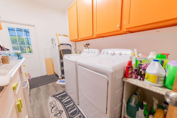 Interior, Washer, Wood Texture Flooring
