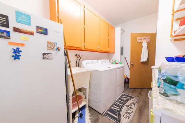 Interior, Washer, Wood Texture Flooring
