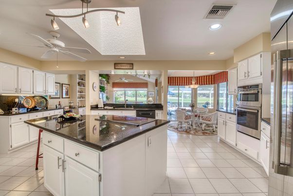 Dining room, Interior, Kitchen, Pendant Lights, Recessed Lighting, Stainless Steel Appliances