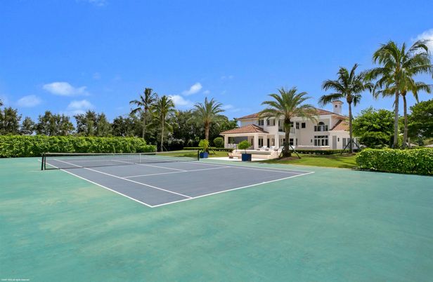 Exterior, Tennis Courts