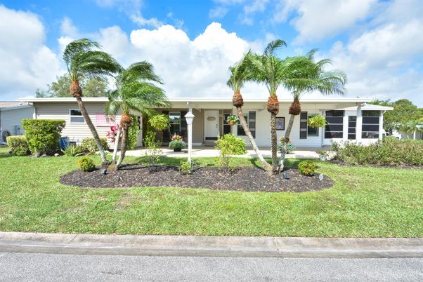 Backyard, Exterior, Facade, Ranch