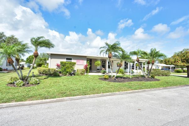 Backyard, Exterior, Facade, Ranch