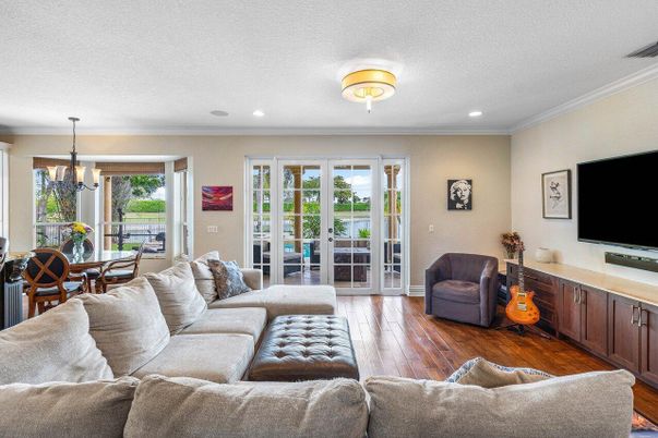 Chandelier, Dining room, Interior, Living room, Recessed Lighting, Wood Texture Flooring