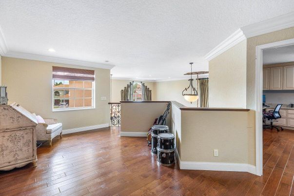 Interior, Pendant Lights, Recessed Lighting, Wood Texture Flooring