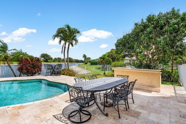 Exterior, Pool, Water