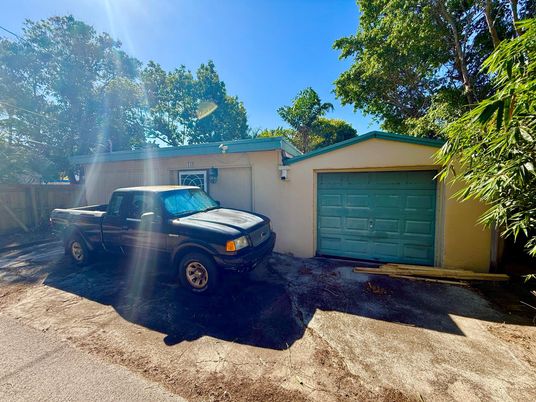 Detached Garage, Exterior